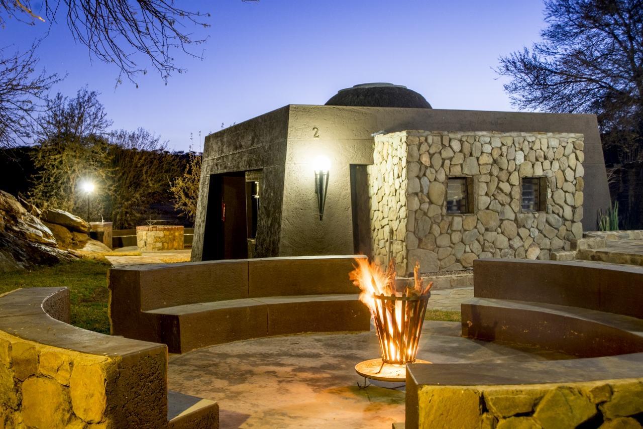 Daan Viljoen Game Lodge Виндхук Экстерьер фото