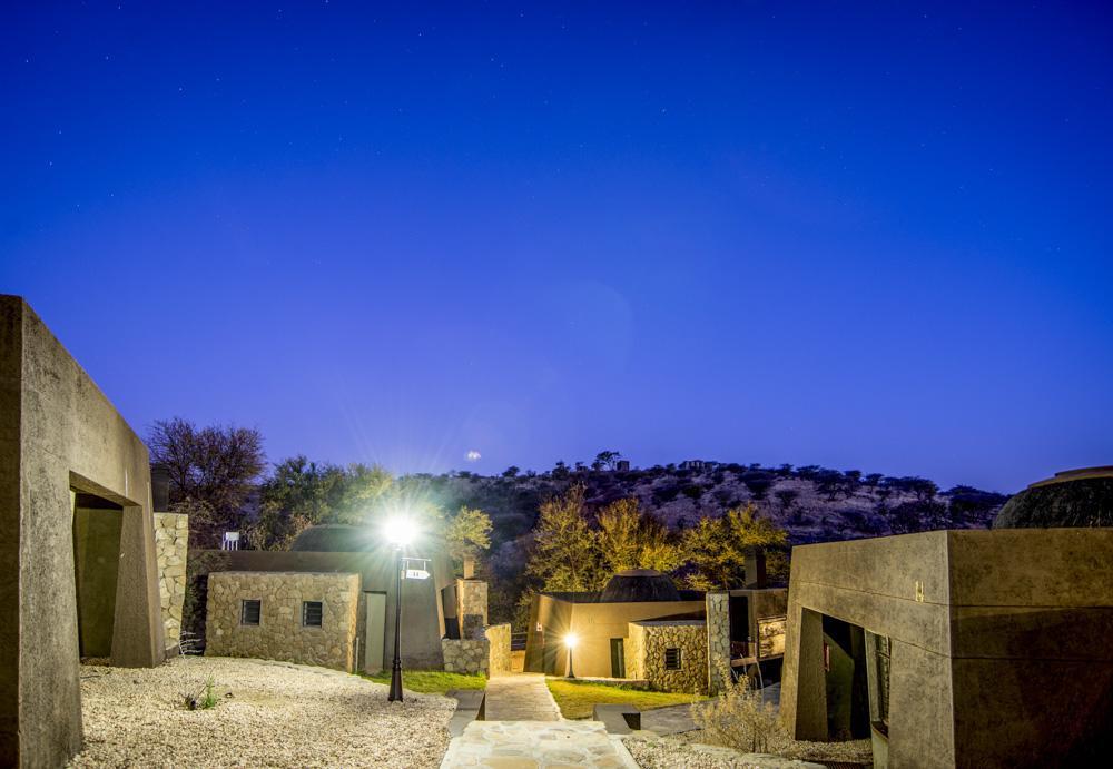 Daan Viljoen Game Lodge Виндхук Экстерьер фото