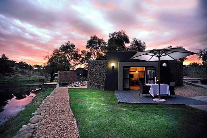 Daan Viljoen Game Lodge Виндхук Экстерьер фото