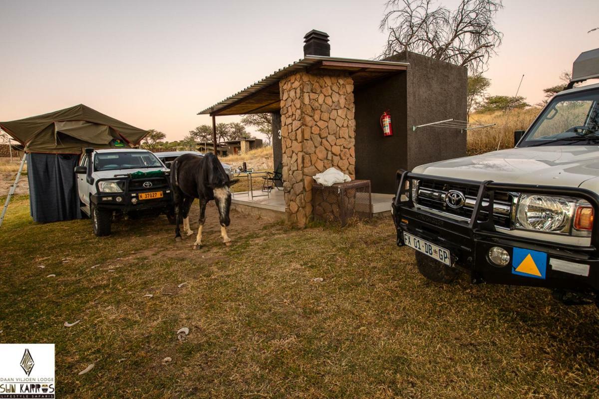 Daan Viljoen Game Lodge Виндхук Экстерьер фото