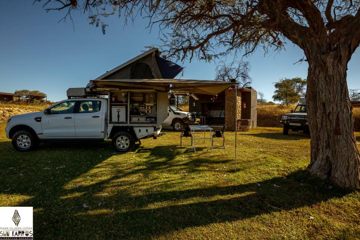 Daan Viljoen Game Lodge Виндхук Экстерьер фото