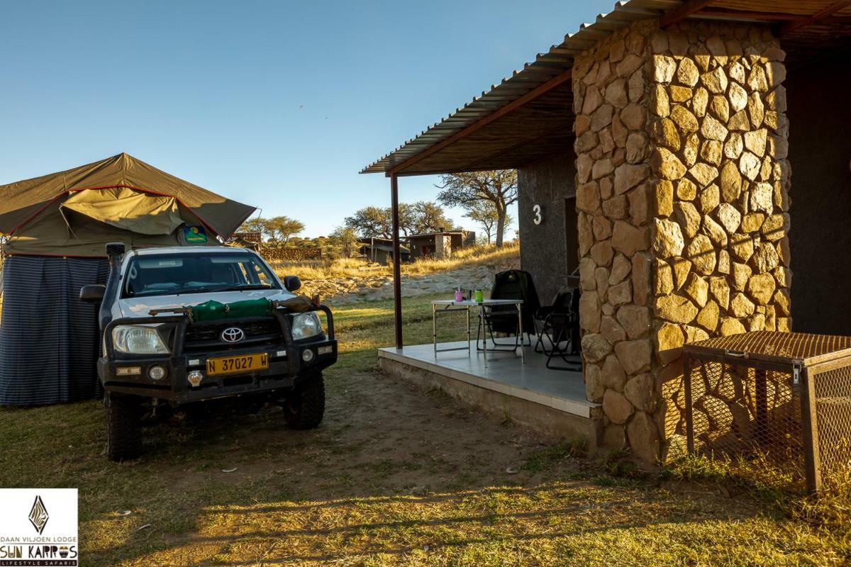 Daan Viljoen Game Lodge Виндхук Экстерьер фото