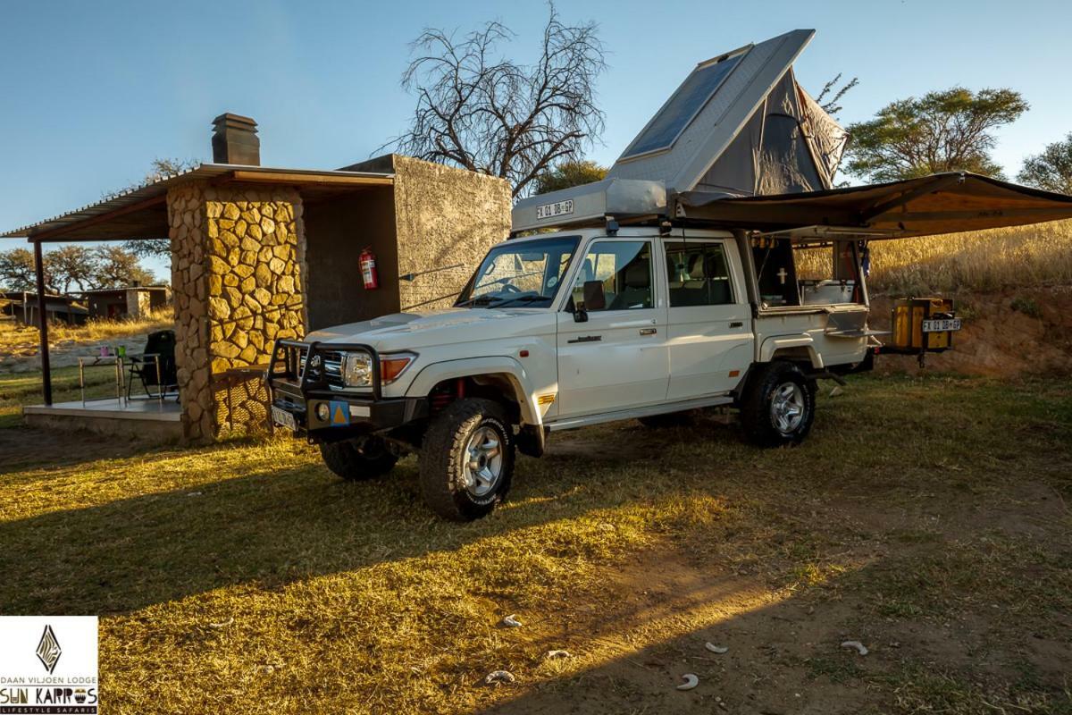 Daan Viljoen Game Lodge Виндхук Экстерьер фото