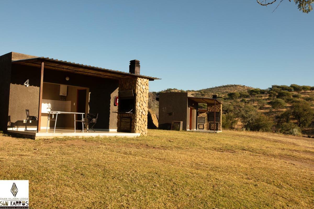 Daan Viljoen Game Lodge Виндхук Экстерьер фото